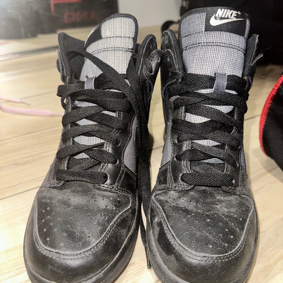 Never worn dusty from being in the box - Picture 3 of 5